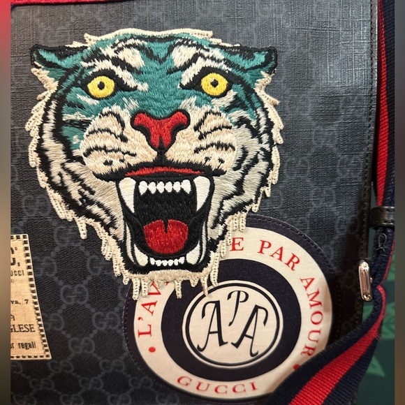 GUCCI🐅LIMITED EDITION GG Supreme Night Courrier TOTE WALLET & BAG CHARM! - Picture 3 of 17